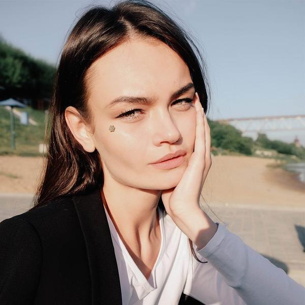 14kt Gold Gem Flower Dermal Top 14G