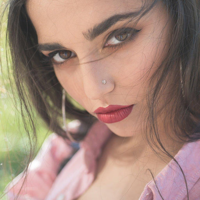 14kt Gold Gem Flower Nose L Bend 20G