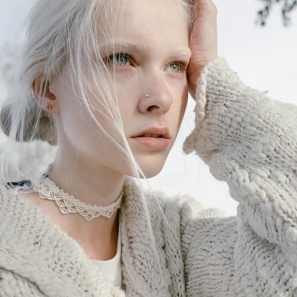 14kt Gold Triangle Gem Nose L Bend 20G