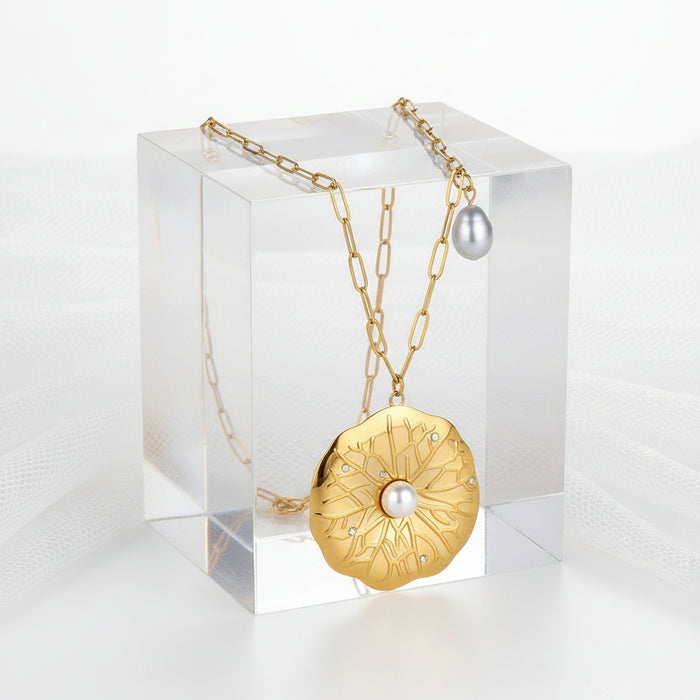 18kt Gold Plated Pearl Flower Necklace